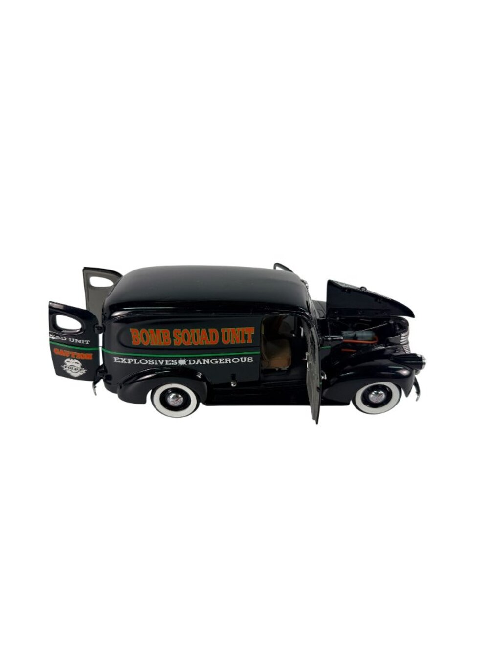 Danbury Mint 1940 Chevy Bomb Squad Unit 1:24 Diecast Police Panel Van Truck